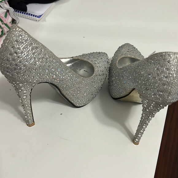 Shoe - Picture 4 of 4